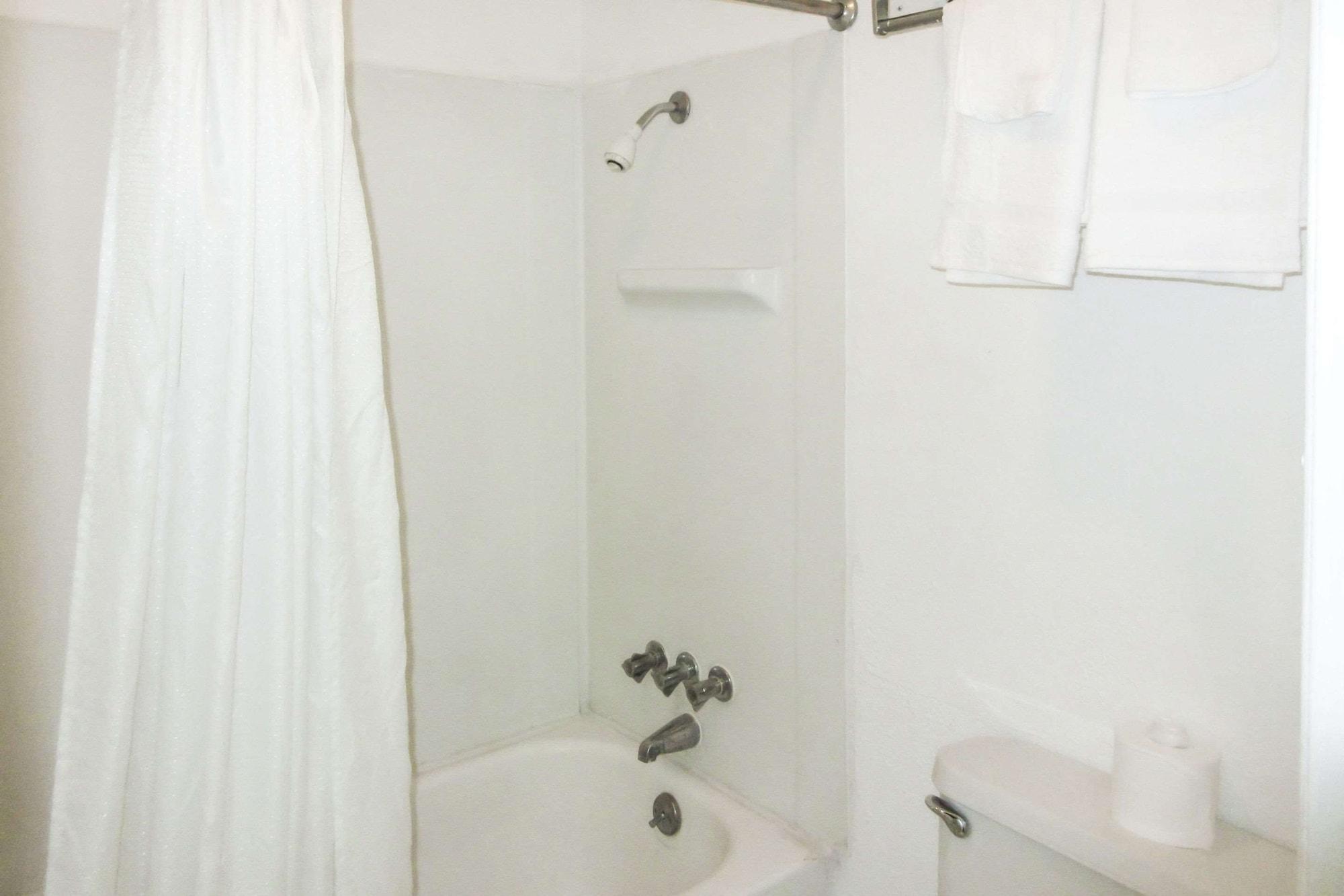 Rodeway Inn Brazil Экстерьер фото