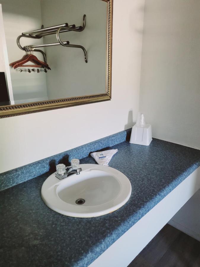 Rodeway Inn Brazil Экстерьер фото