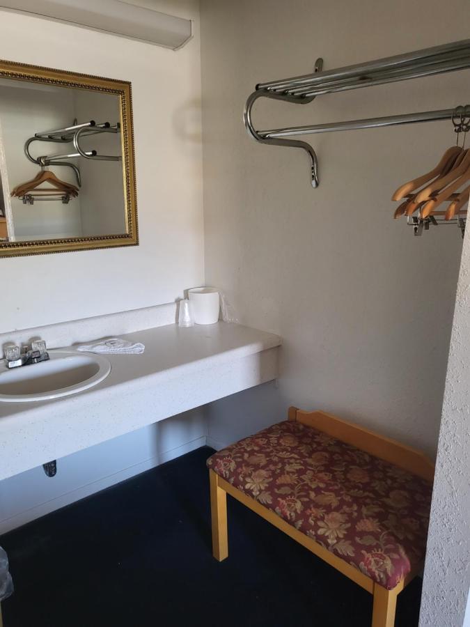 Rodeway Inn Brazil Экстерьер фото